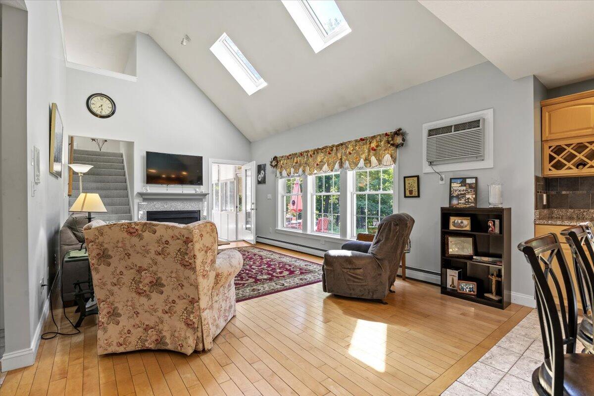 495 South Street Biddeford, ME 04005 - Photo 4 of 54 Living room