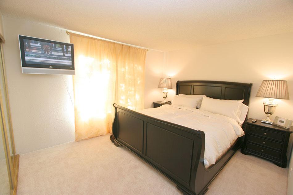 3375 Foothill Road, Unit 422 Carpinteria, CA 93013 - Photo 4 of 7 Master Bedroom
