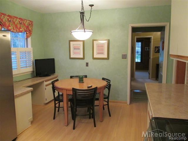 566 Pemberton Road Grosse Pointe, MI 48230 - Photo 11 of 25 16.jpg