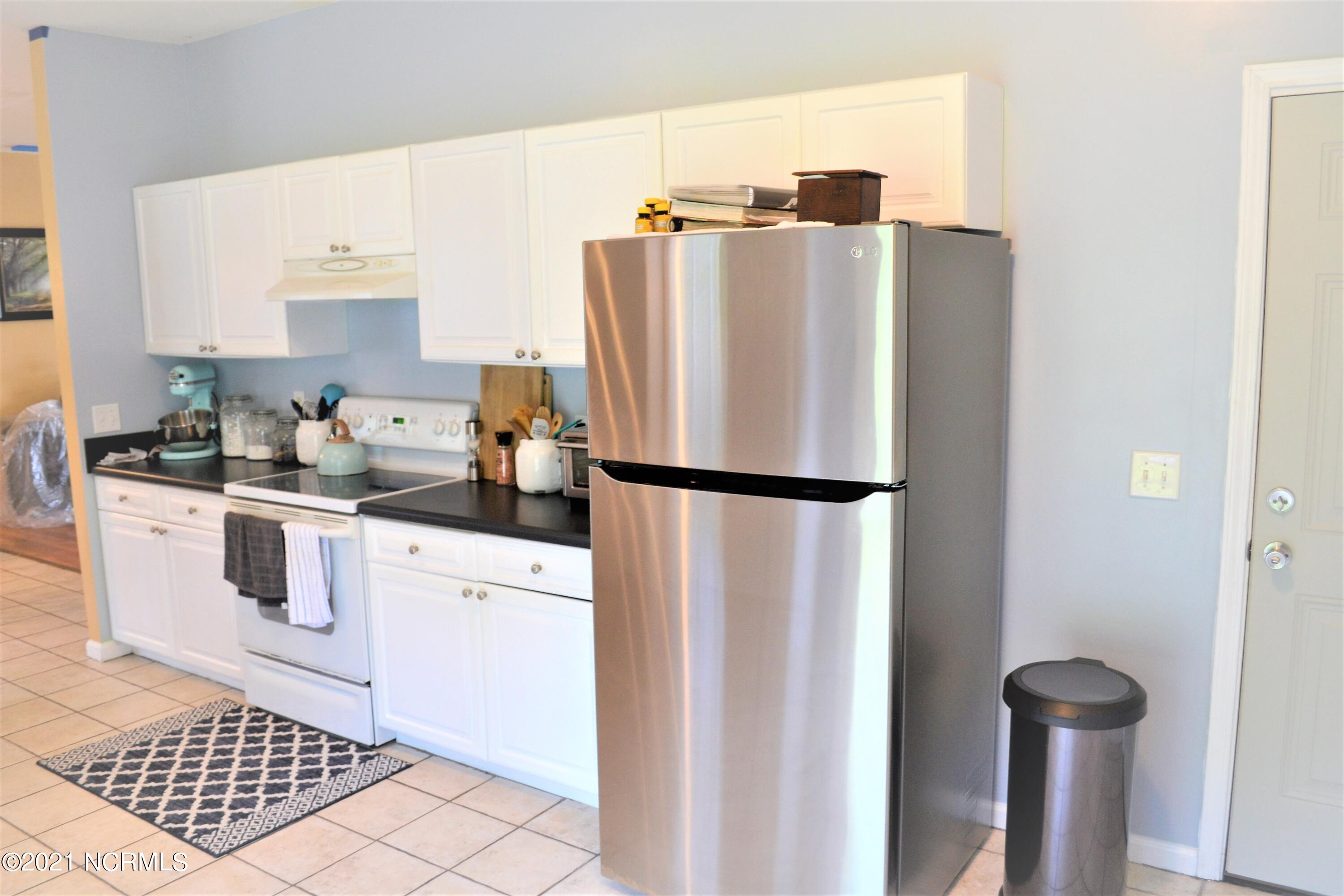 408 Rhodestown Road Jacksonville, NC 28540 - Photo 3 of 15 kitchen side