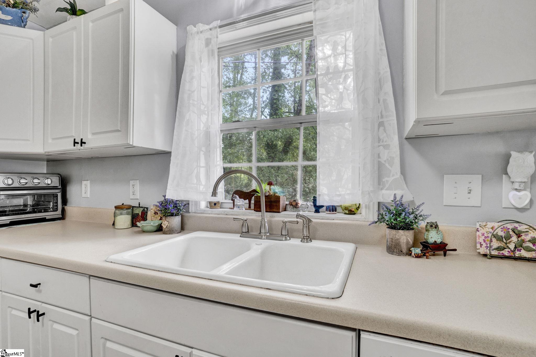 301 South E Street Easley, SC 29640 - Photo 18 of 49