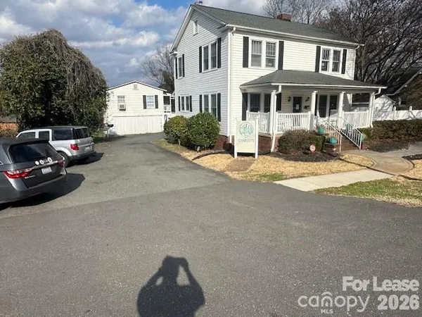$875 | 4911 Monroe Road, Charlotte, NC 28205
