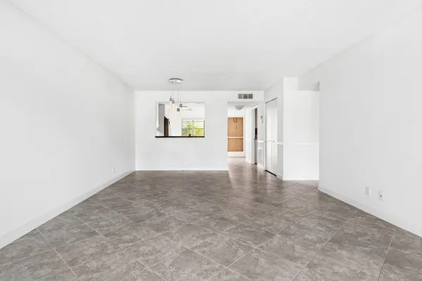 $2,750 | 5021 Oakhill Lane, Unit 115, Delray Beach, FL 33484