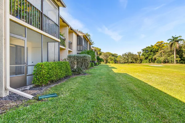 $2,750 | 5021 Oakhill Lane, Unit 115, Delray Beach, FL 33484