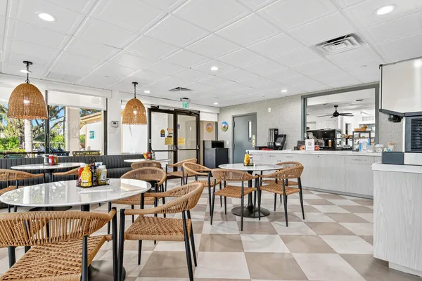 $2,750 | 5021 Oakhill Lane, Unit 115, Delray Beach, FL 33484