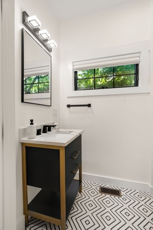 283 Walnut Street Wellesley, MA 02481 - Photo 20 of 33