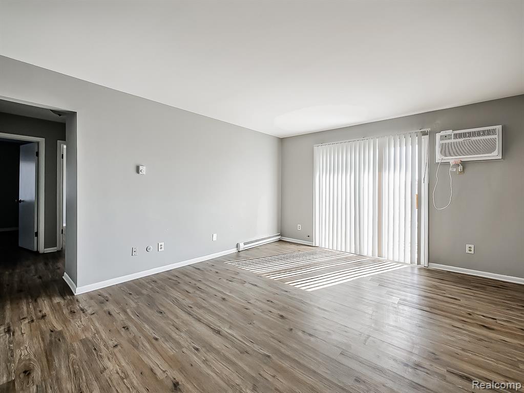 121 East Van Riper Road, Unit 6 Fowlerville, MI 48836 - Photo 3 of 23