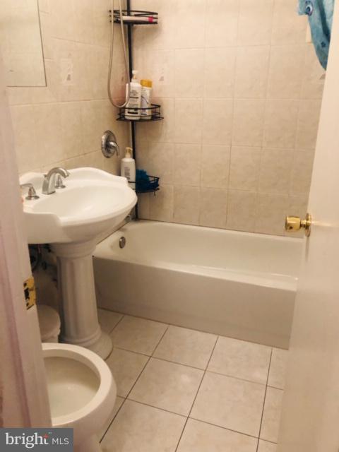 6717 Stanton Road Hyattsville, MD 20784 - Photo 5 of 17 Bathroom 2