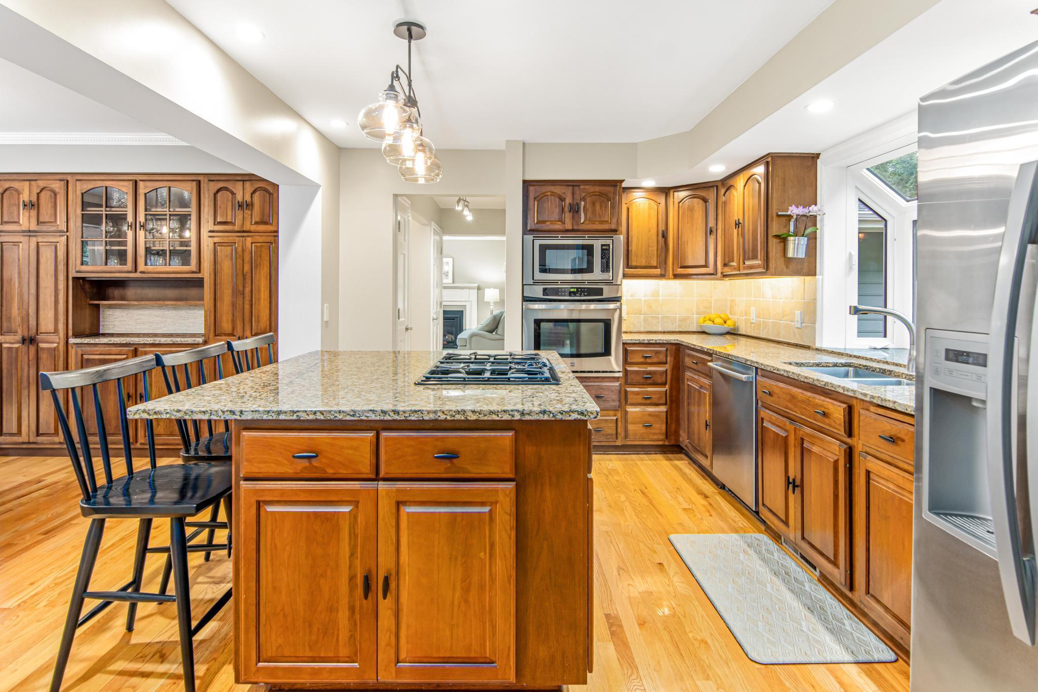 1911 Smith Circle Minnetonka, MN 55391 - Photo 3 of 31