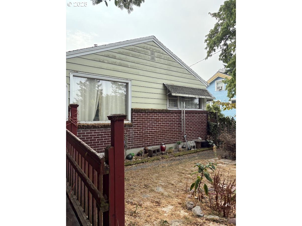 8054 Southeast Reedway Street Portland, OR 97206 - Photo 2 of 16