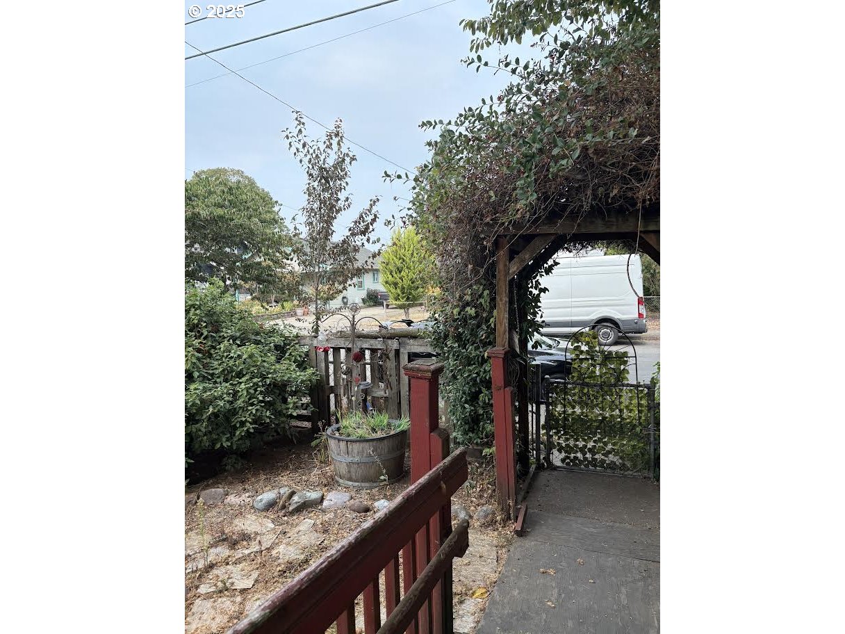 8054 Southeast Reedway Street Portland, OR 97206 - Photo 3 of 16