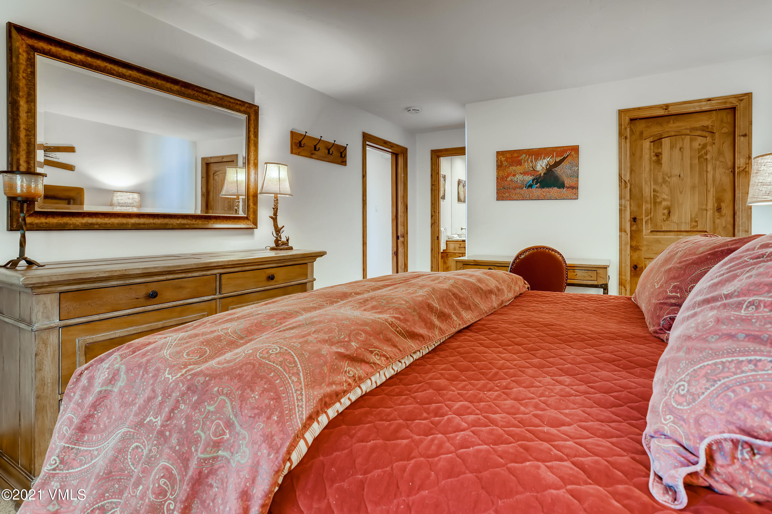 133 Willow Bridge Road, Unit 625 Vail, CO 81657 - Photo 14 of 26 a bedroom with a large bed and a window