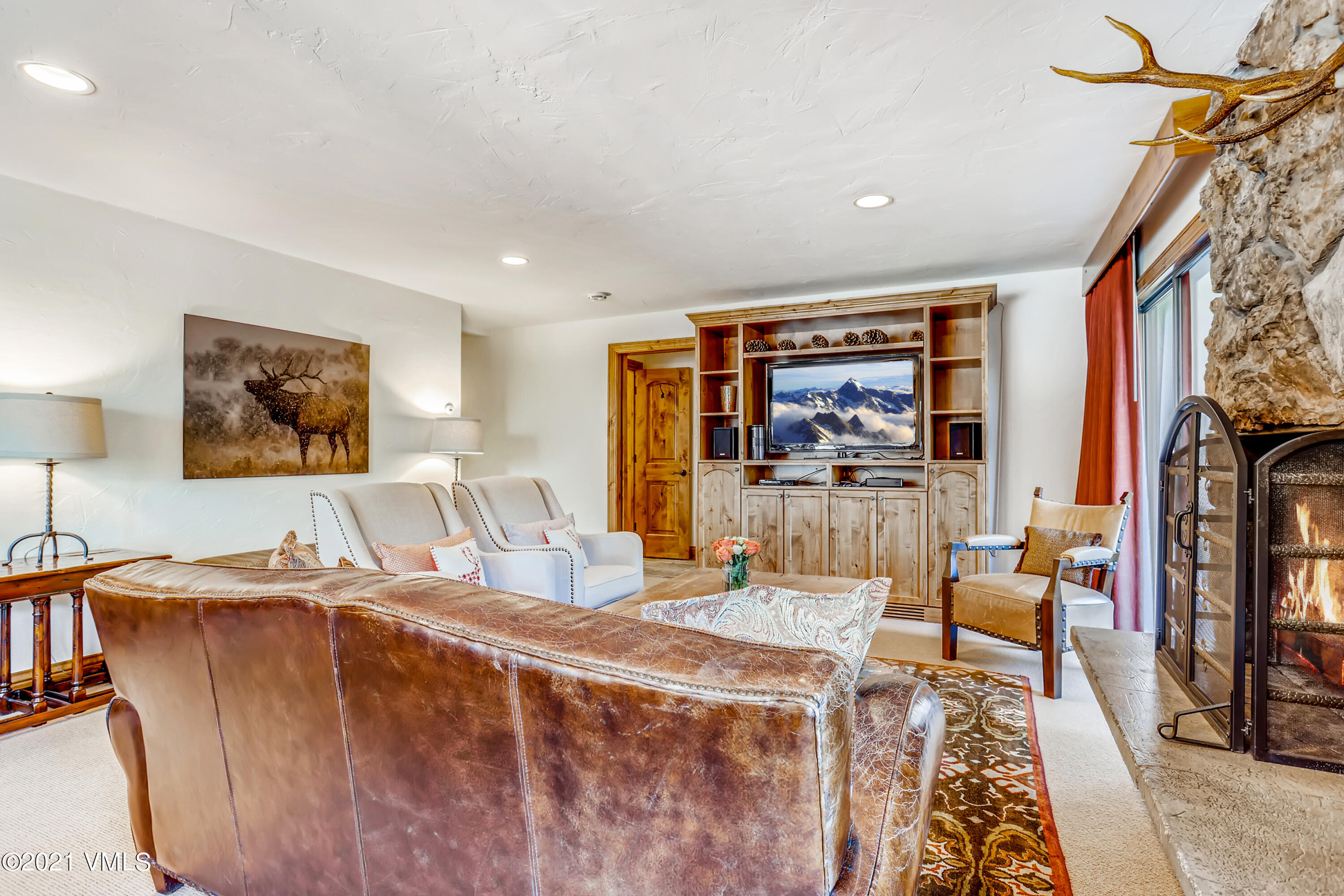 133 Willow Bridge Road, Unit 625 Vail, CO 81657 - Photo 3 of 26 a living room with furniture a flat screen tv and a lamp