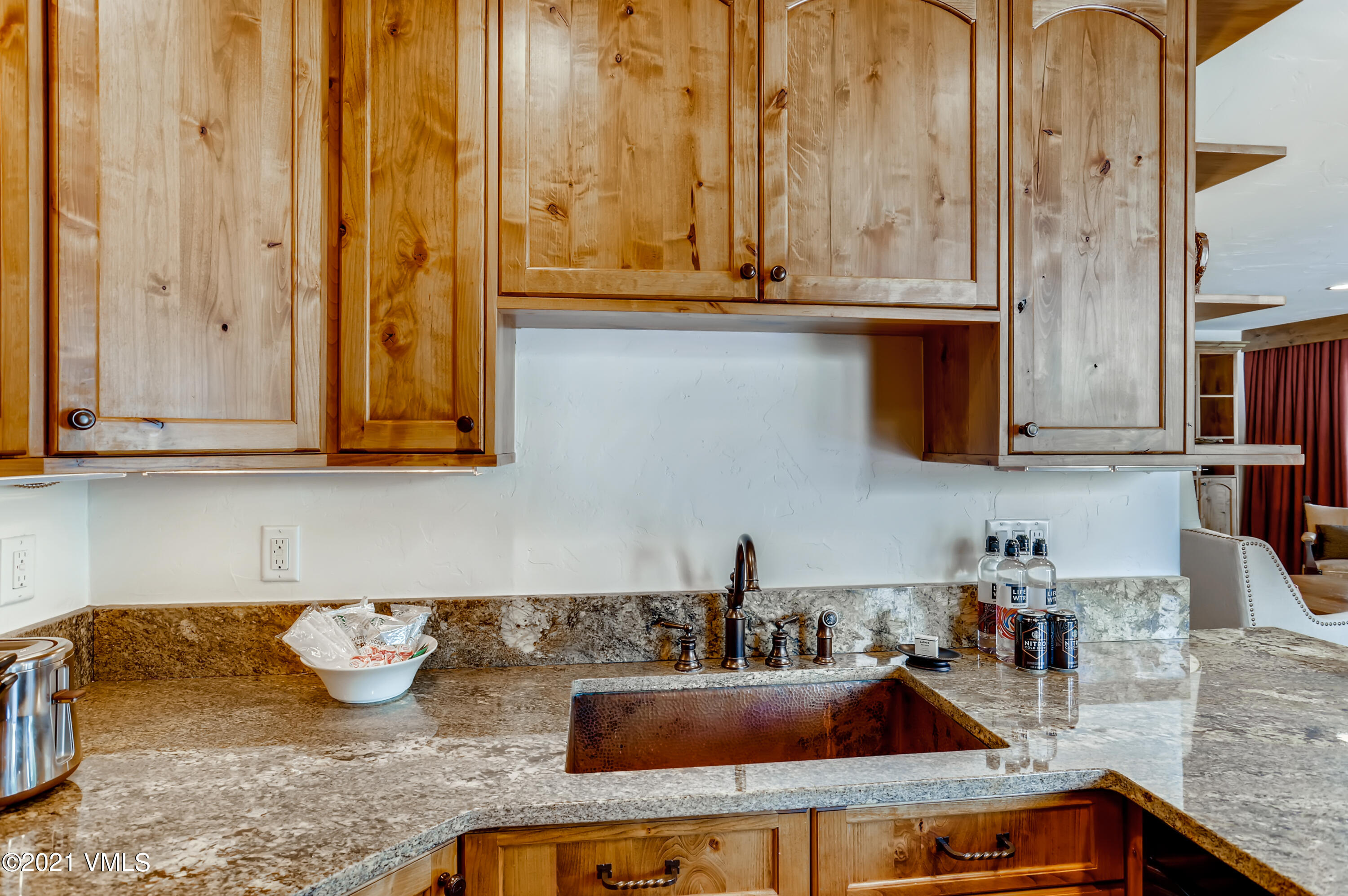 133 Willow Bridge Road, Unit 625 Vail, CO 81657 - Photo 10 of 26 a kitchen with granite countertop a sink and cabinets
