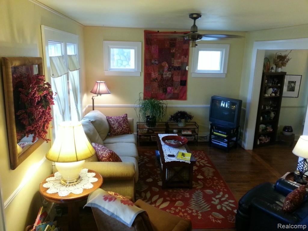 407 Wilcox Street Rochester, MI 48307 - Photo 4 of 23