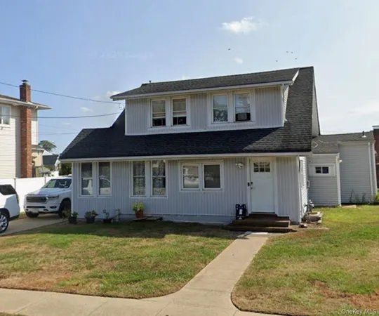 $875,000 | 370 Clocks Boulevard, Massapequa, NY 11758