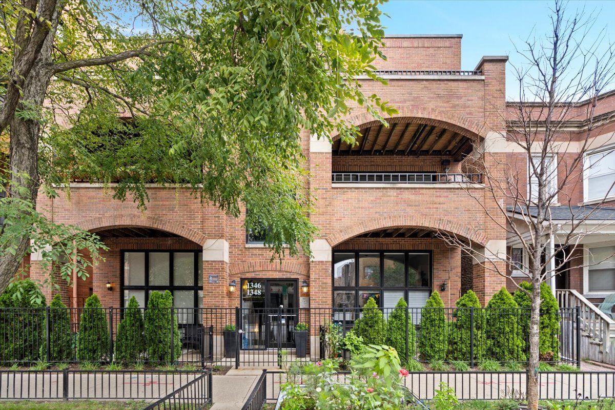 1346 West Addison Street, Unit 3E Chicago, IL 60613 - Photo 1 of 40 Gallery Image 1