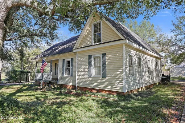 $180,000 | 906 North Bennett Street, Crystal Springs, MS 39059