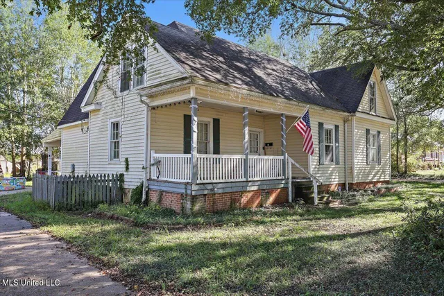 $190,000 | 906 North Bennett Street, Crystal Springs, MS 39059