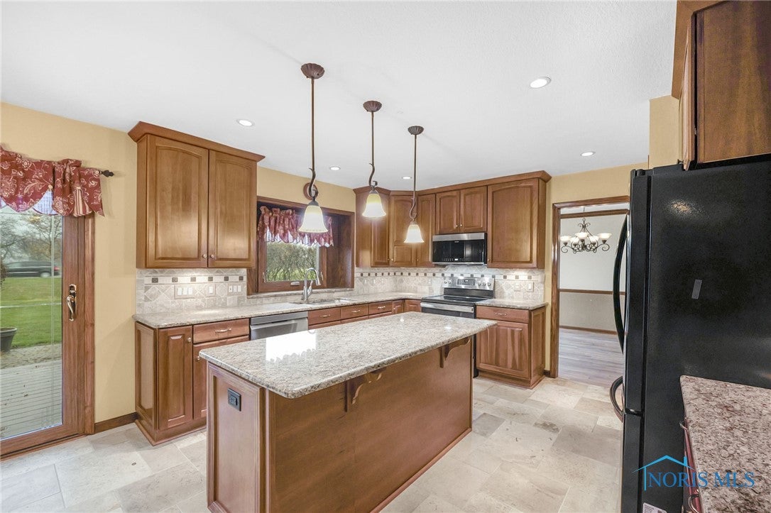 471 Rutledge Court Perrysburg, OH 43551 - Photo 8 of 50 Gallery Image 8
