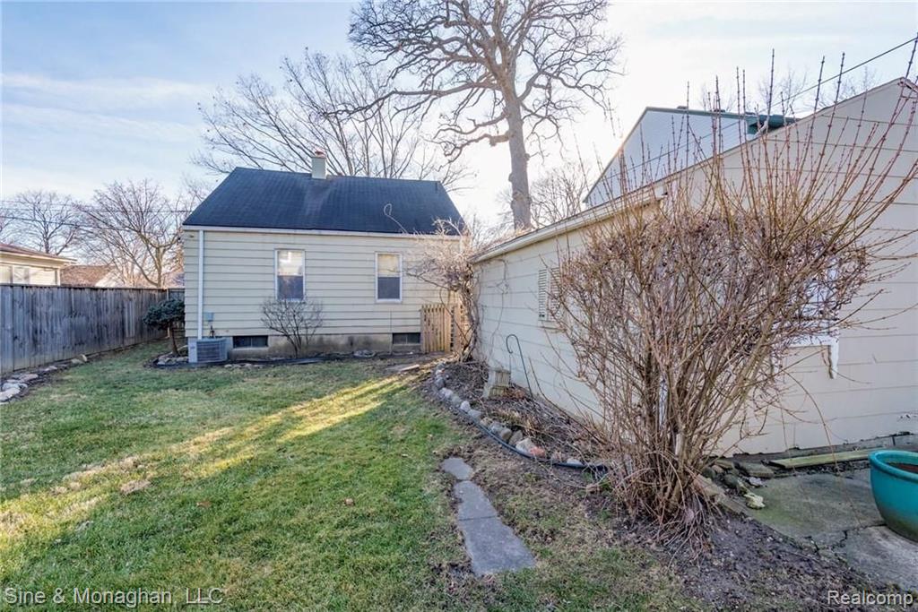 3308 Normandy Road Royal Oak, MI 48073 - Photo 3 of 13