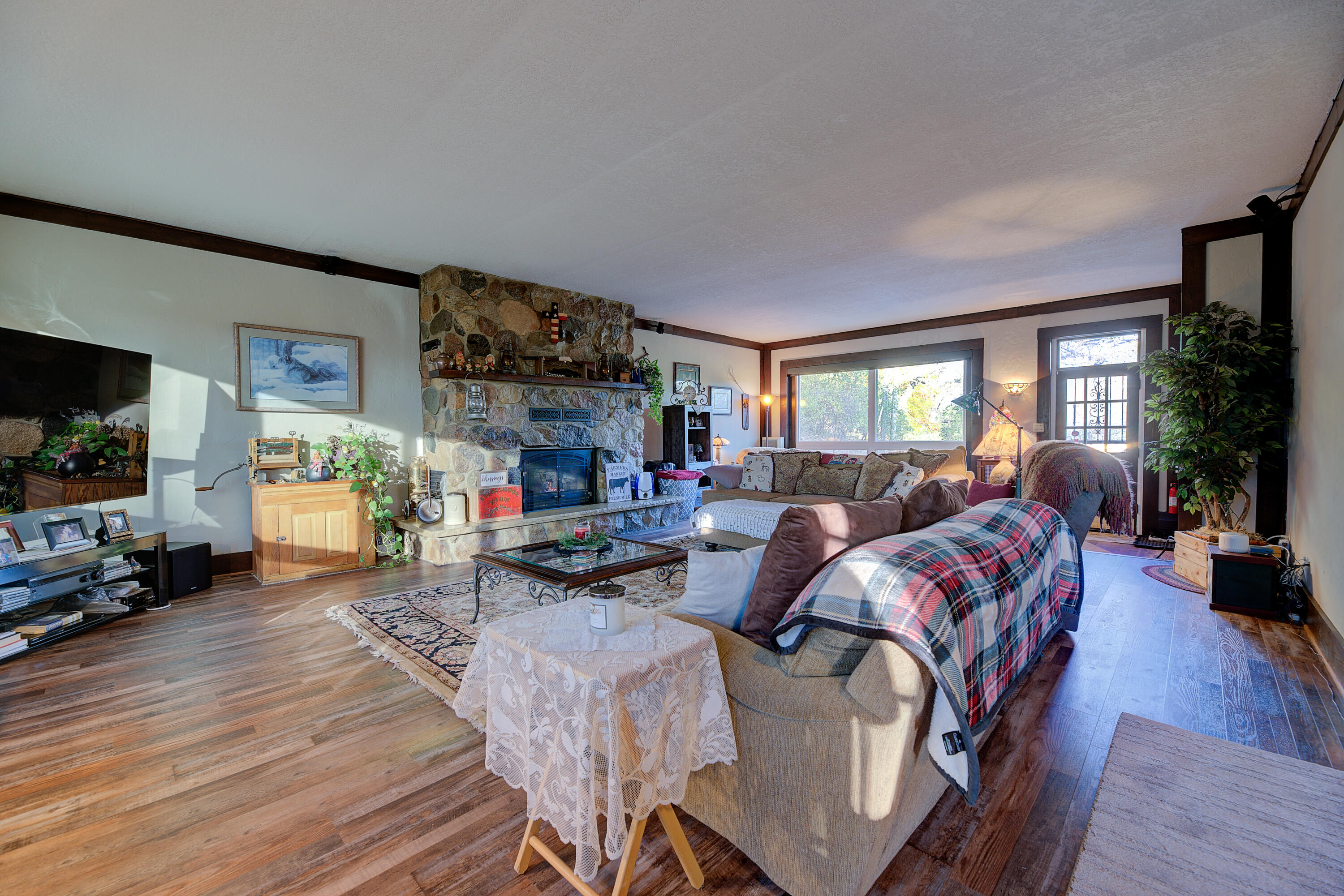 18 Highway 18 Delafield, WI 53018 - Photo 17 of 111 Family Room Pic 2