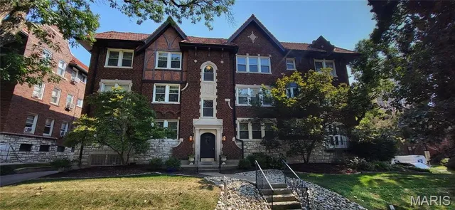 $254,999 | 7570 Byron Place, Unit 1E, Clayton, MO 63105