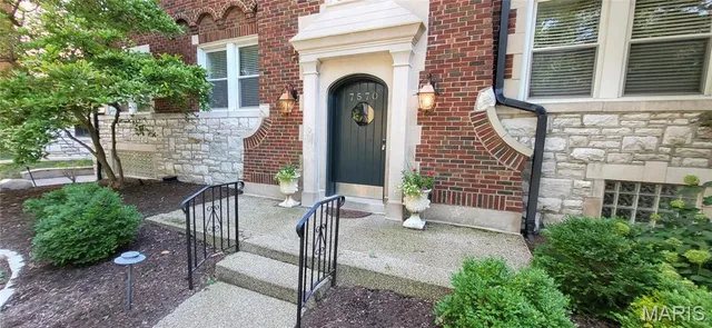 $254,999 | 7570 Byron Place, Unit 1E, Clayton, MO 63105