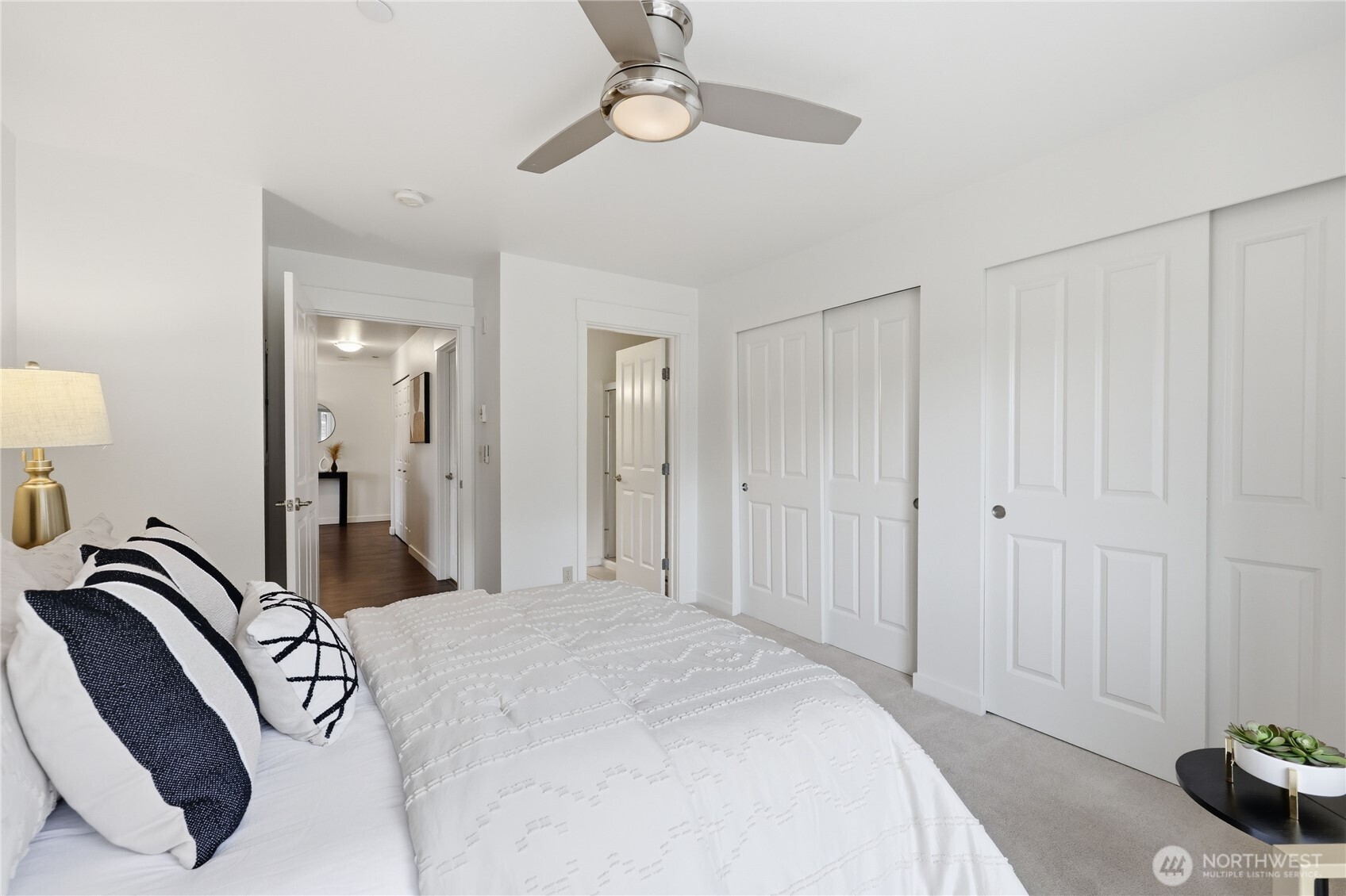 300 High School Road Northeast, Unit 300 Bainbridge Island, WA 98110 - Photo 9 of 32