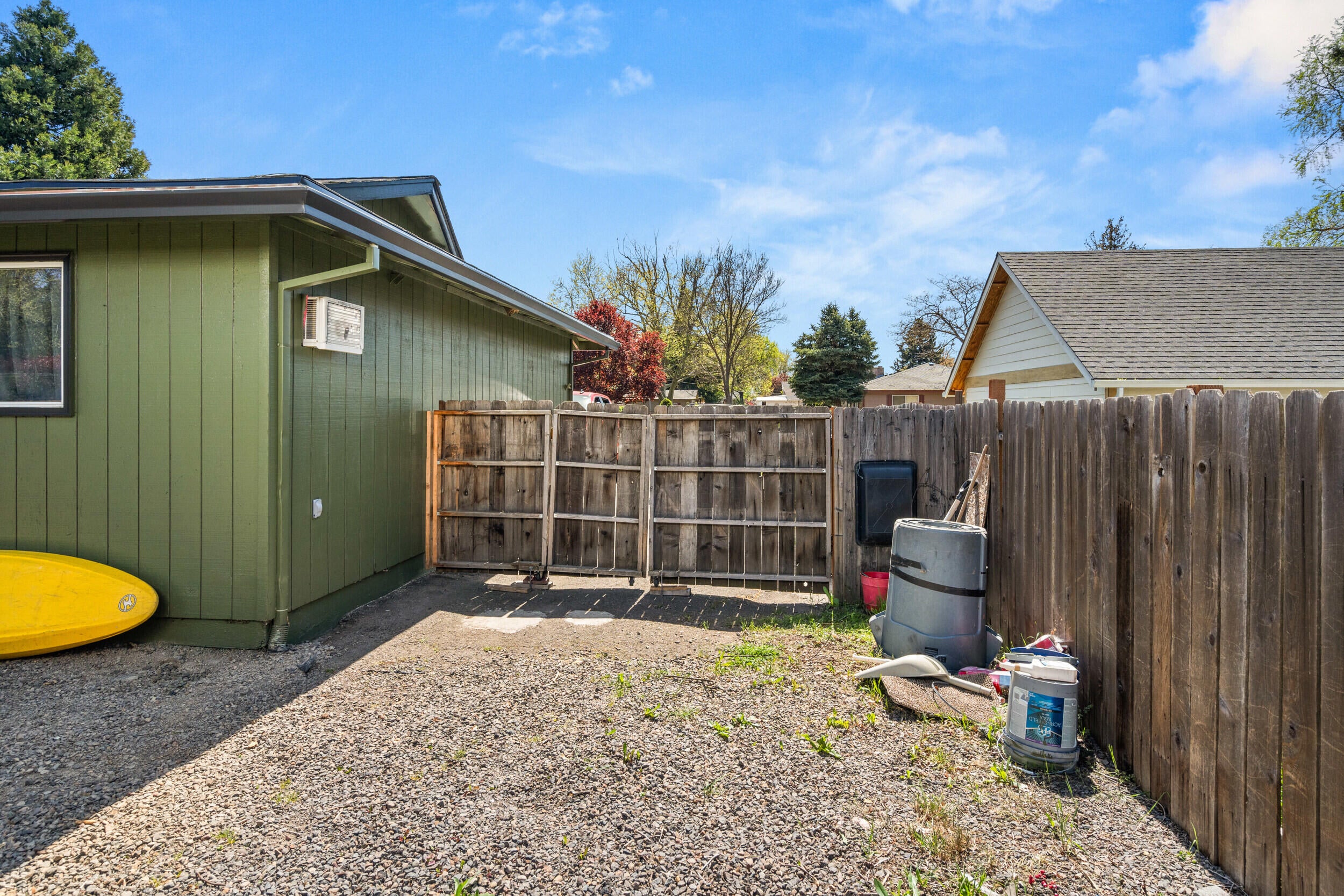 633 Libby Street Central Point, OR 97502 - Photo 17 of 20 Side yard