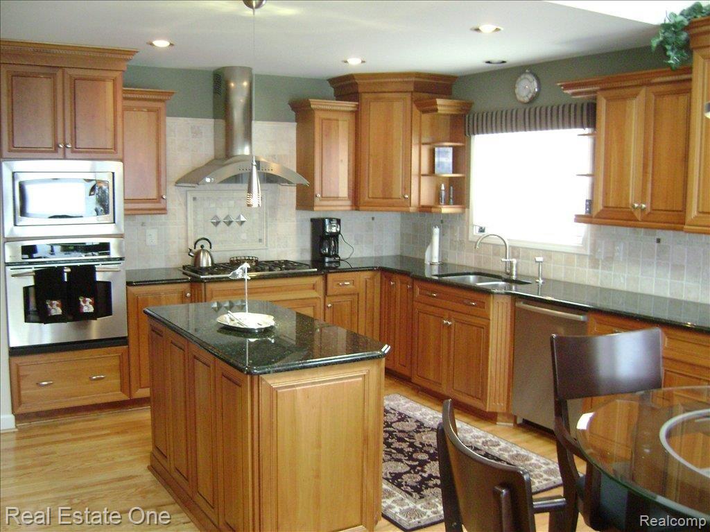 3259 Fulham Drive Rochester, MI 48309 - Photo 5 of 12 Granite Kitchen