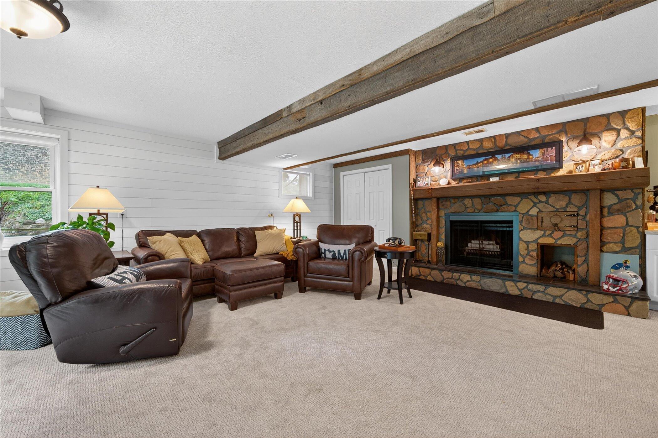 2801 North Tipsico Lake Road Hartland, MI 48353 - Photo 43 of 77 23-2801-N-Tipsico-Lake-Rd-WindowStill
