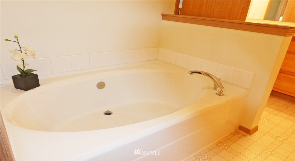 2513 Hidden Springs Loop Southeast Lacey, WA 98503 - Photo 28 of 40 a bathroom with a tub