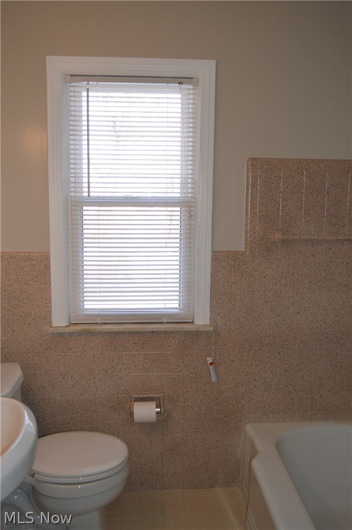 5667 Wellington Road Cleveland, OH 44124 - Photo 17 of 27 Gallery Image 17