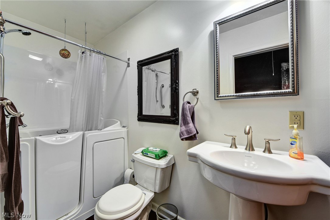 22825 Mastick Road Cleveland, OH 44126 - Photo 20 of 35