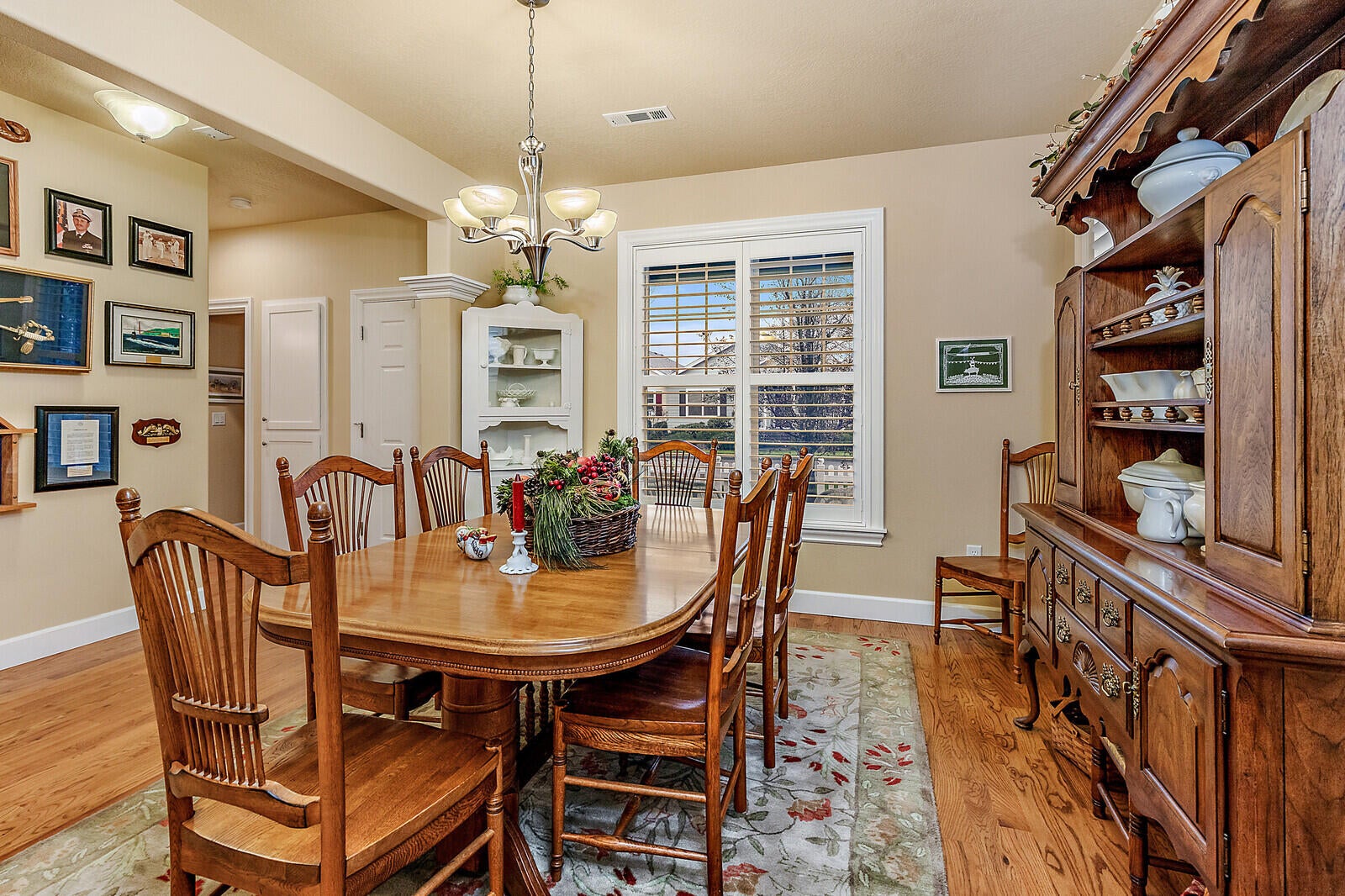 676 Grouse Ridge Drive Central Point, OR 97502 - Photo 10 of 44 14_GR_14_mls
