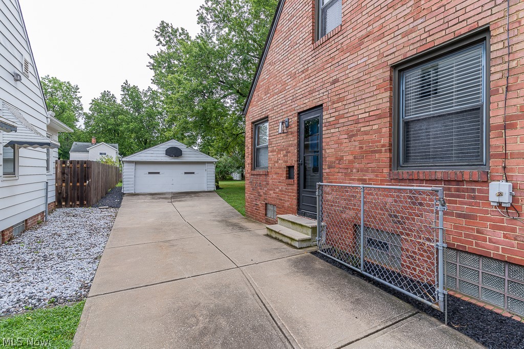 1663 Edgefield Road Lyndhurst, OH 44124 - Photo 28 of 33