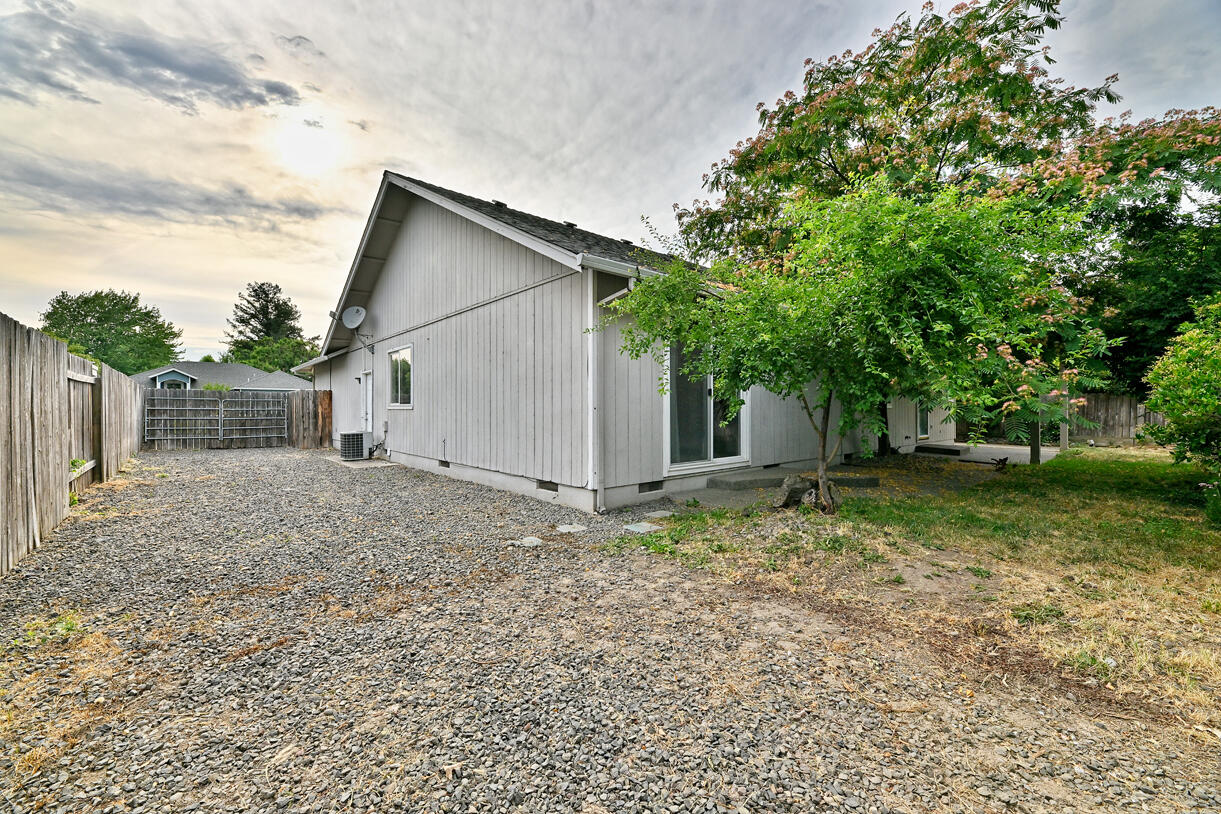 637 Benjamin Way Phoenix, OR 97535 - Photo 31 of 31 DSC_4729