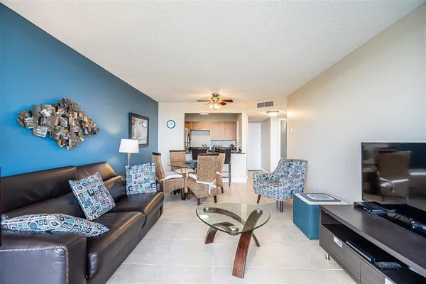 $2,100 | 1830 Embassy Drive, Unit 409, West Palm Beach, FL 33401