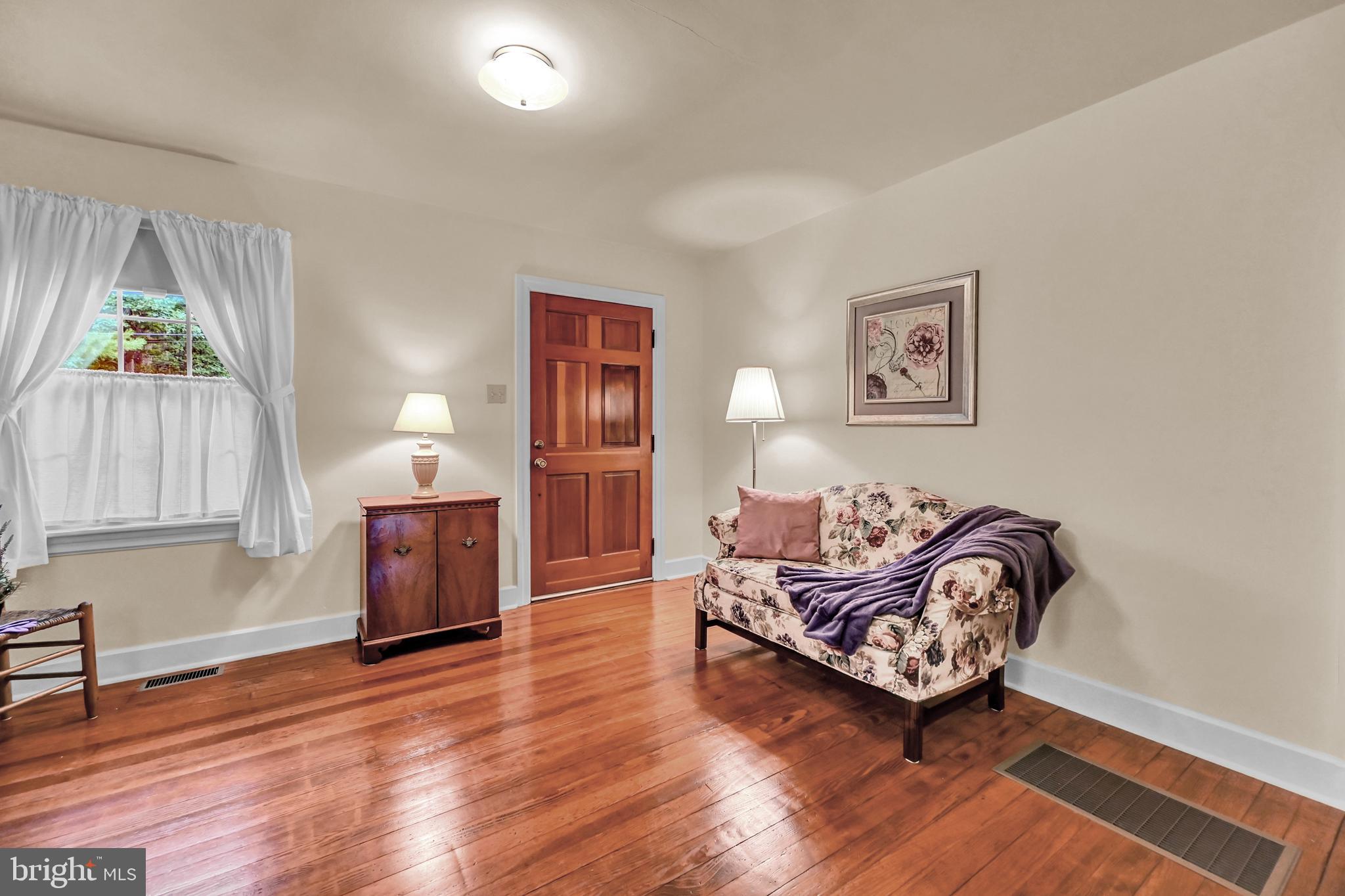 2136 Grandview Road Hanover, PA 17331 - Photo 4 of 39