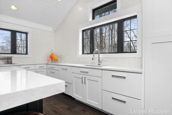 $1,345,000 | 353 Riders Trail Northeast, Ada, MI 49301