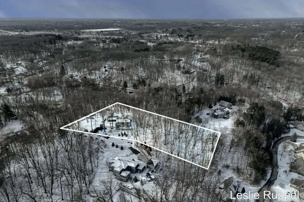 $1,345,000 | 353 Riders Trail Northeast, Ada, MI 49301