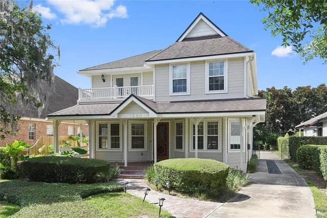 a view of a house with a yard and plants