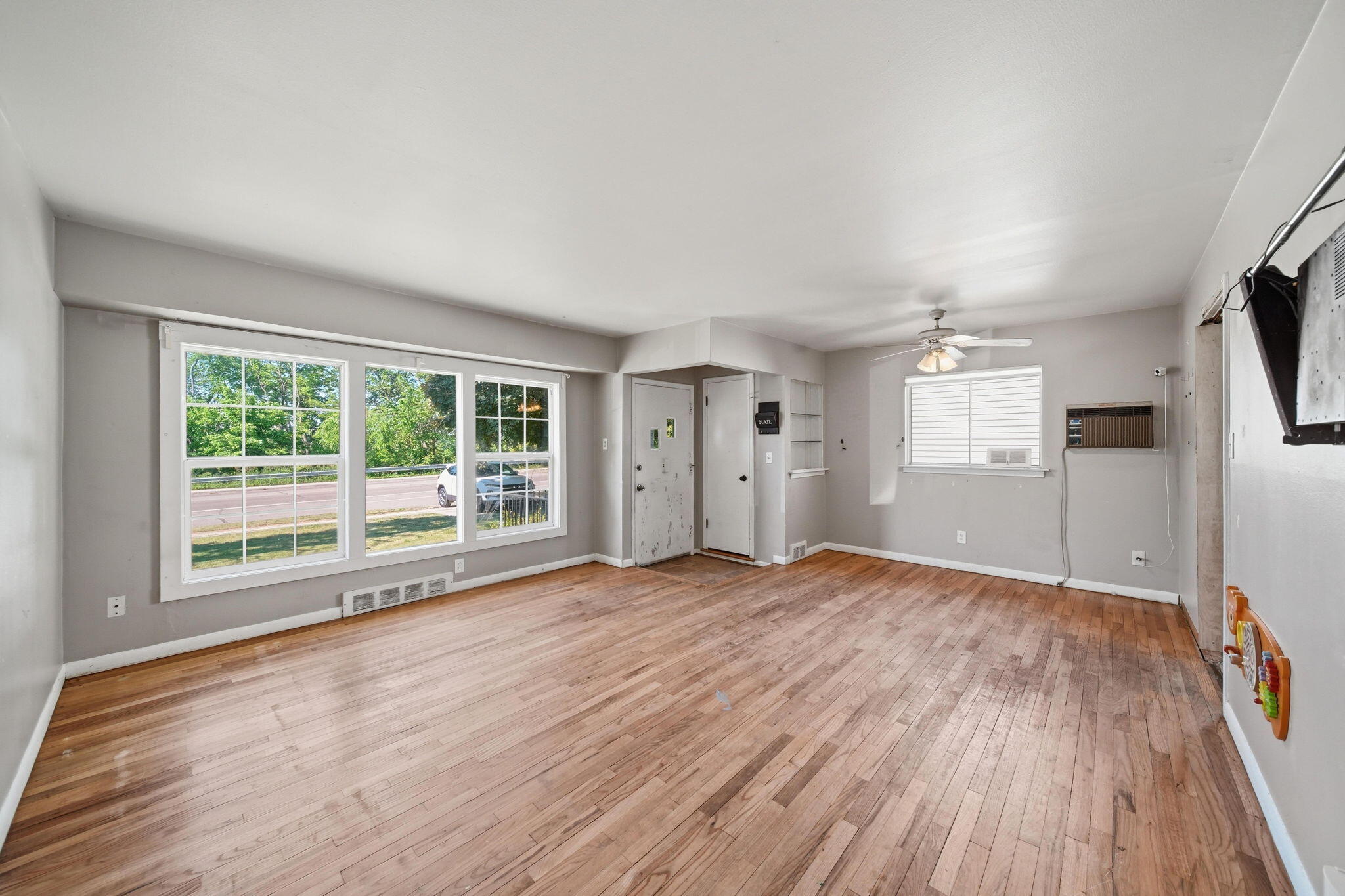 1241 Grove Road Ypsilanti, MI 48198 - Photo 6 of 35 6-web-or-mls-DSC06011