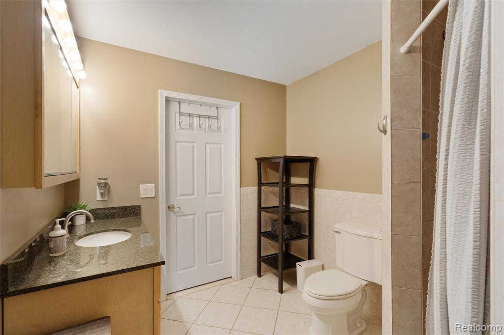 415 Leon Road Walled Lake, MI 48390 - Photo 25 of 48