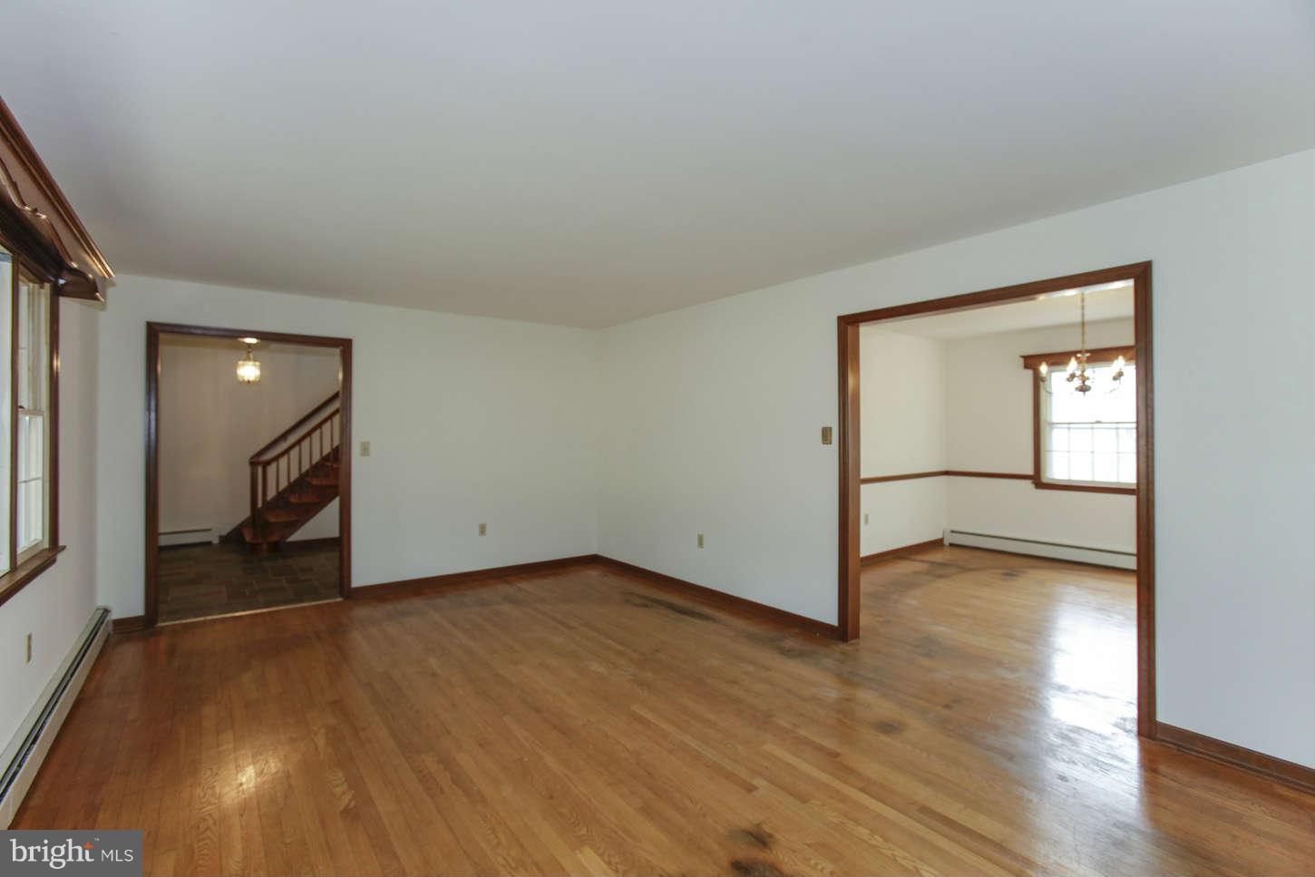 5257 Wentz Road Manchester, MD 21102 - Photo 6 of 23 Living Room