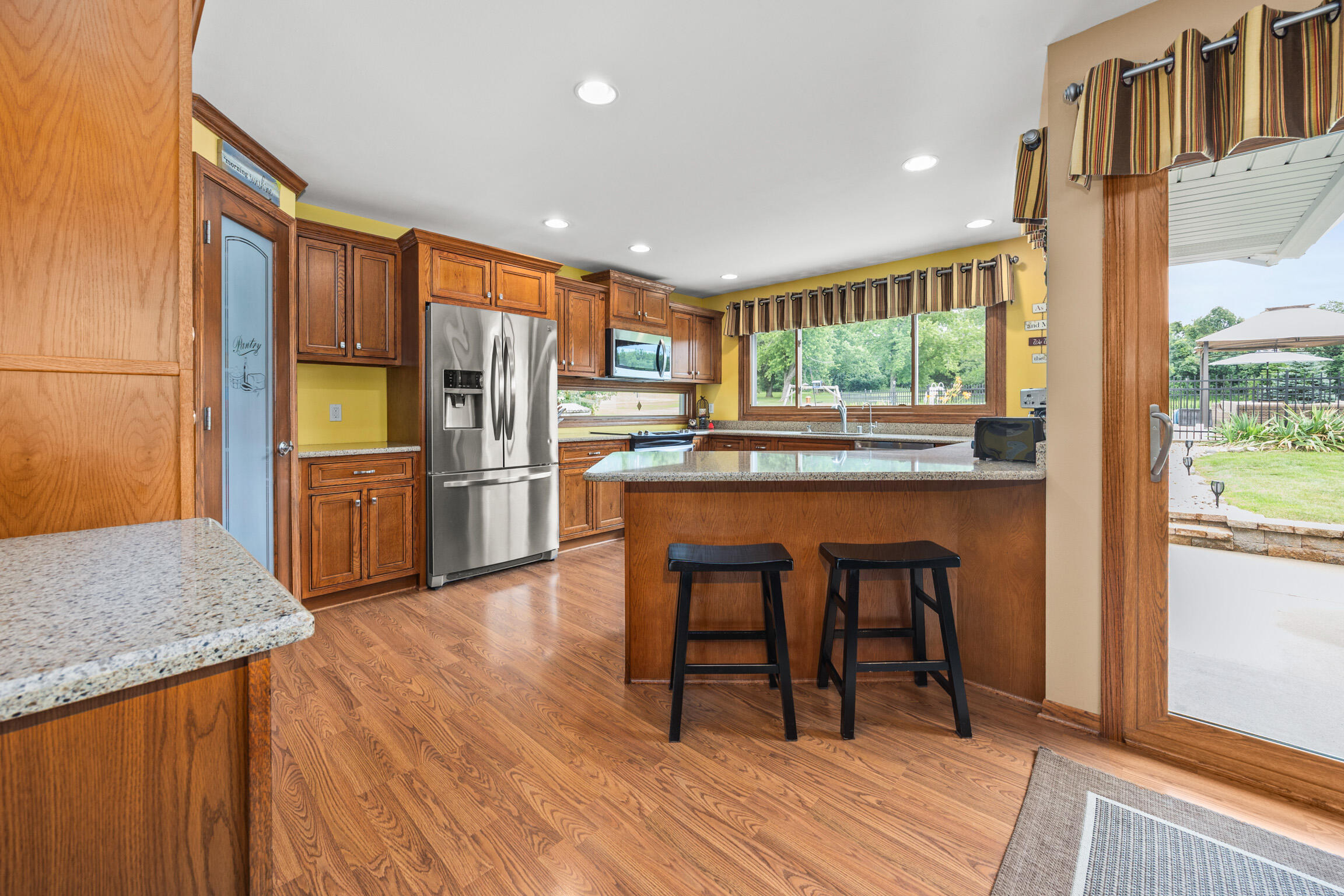 W314S7944 High View Circle Mukwonago, WI 53149 - Photo 12 of 74 Kitchen