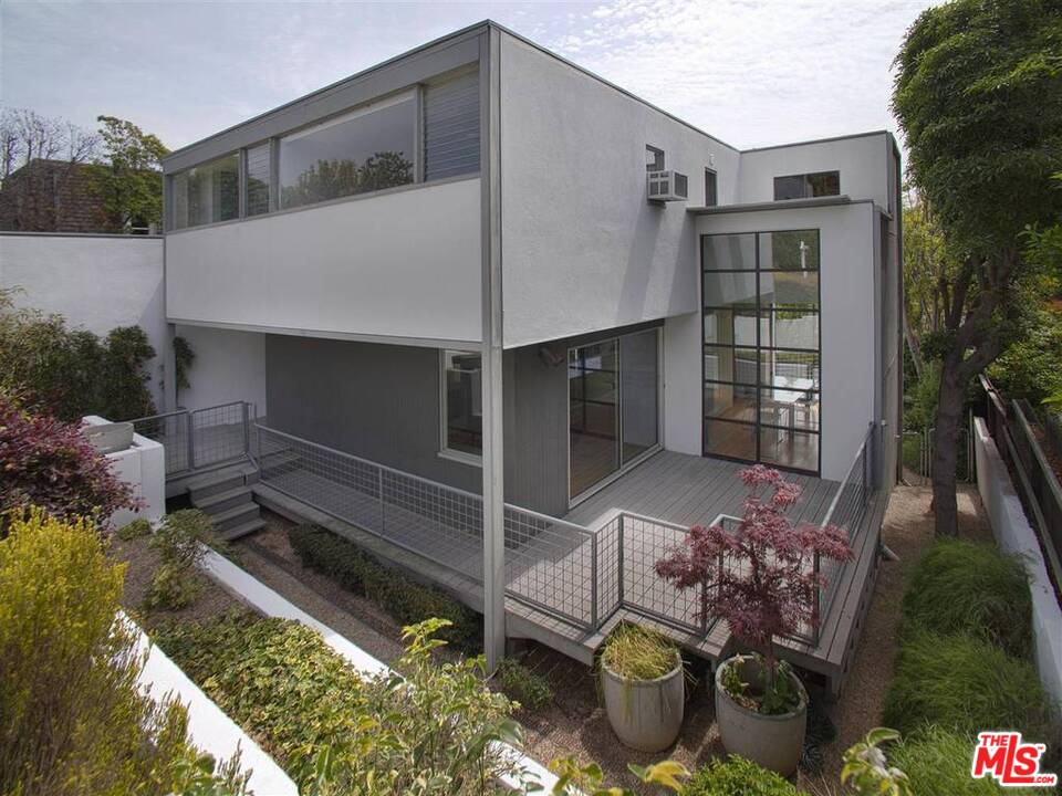 577 North Greencraig Road Los Angeles, CA 90049 - Photo 1 of 26 Gallery Image 1