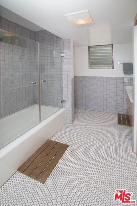 577 North Greencraig Road Los Angeles, CA 90049 - Photo 16 of 26 Gallery Image 16