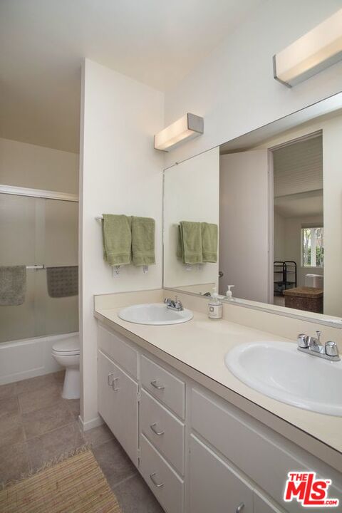 577 North Greencraig Road Los Angeles, CA 90049 - Photo 18 of 26 Gallery Image 18